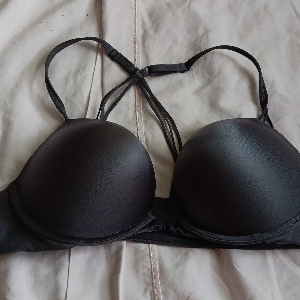 COPY - Victorias secret Bombshell..front latch adjustable back straps..heavy pa…
